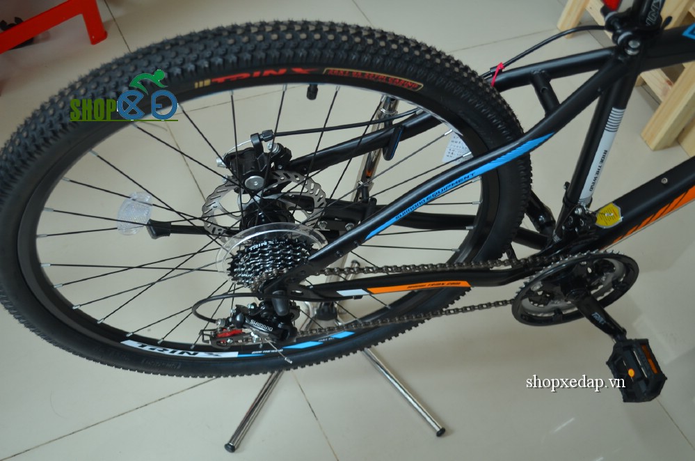 Xe đạp thể thao TrinX M036 lốp sau