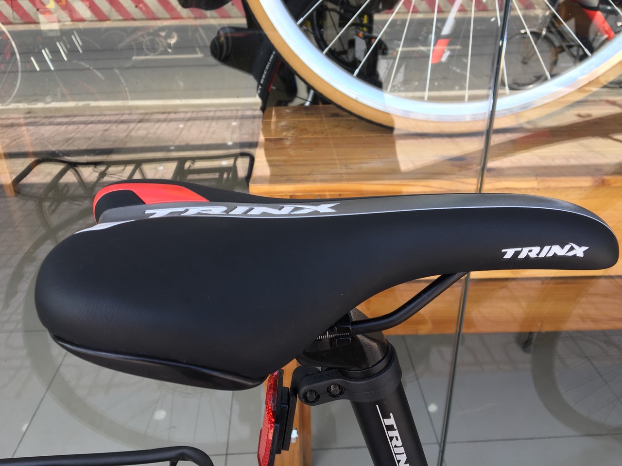 Xe đạp city Trinx Free 2.0 2018 Black Red Full