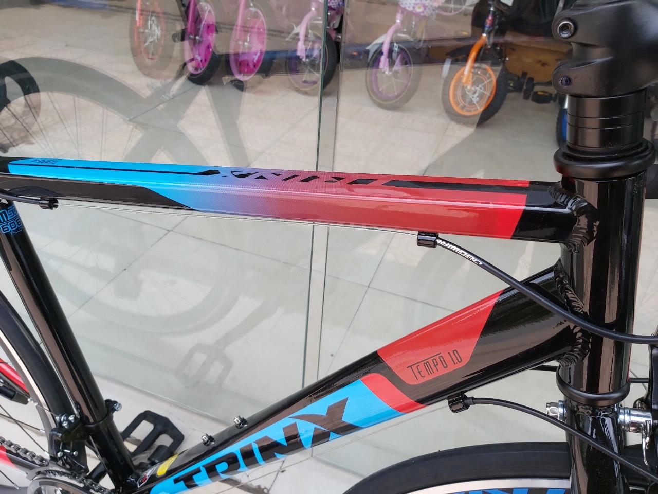 Xe đạp đua TRINX TEMPO1.0 2019 Đen đỏ xanh dương