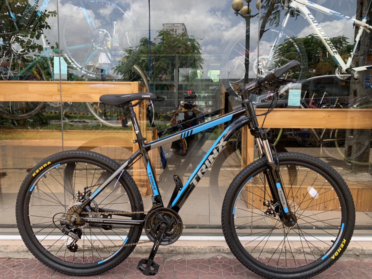 Xe đạp địa hình TrinX TX16 2019 Black Blue
