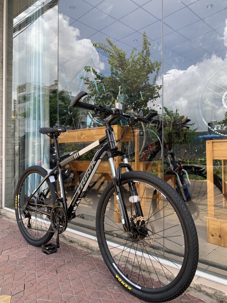 Xe đạp địa hình TrinX TX16 2019 Black White