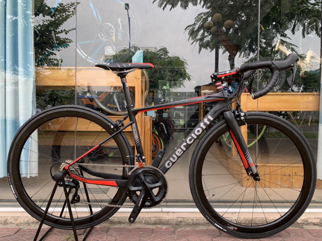 Xe đạp đua Guerciotti Cartesio 105 R7000 Full Carbon Black Red