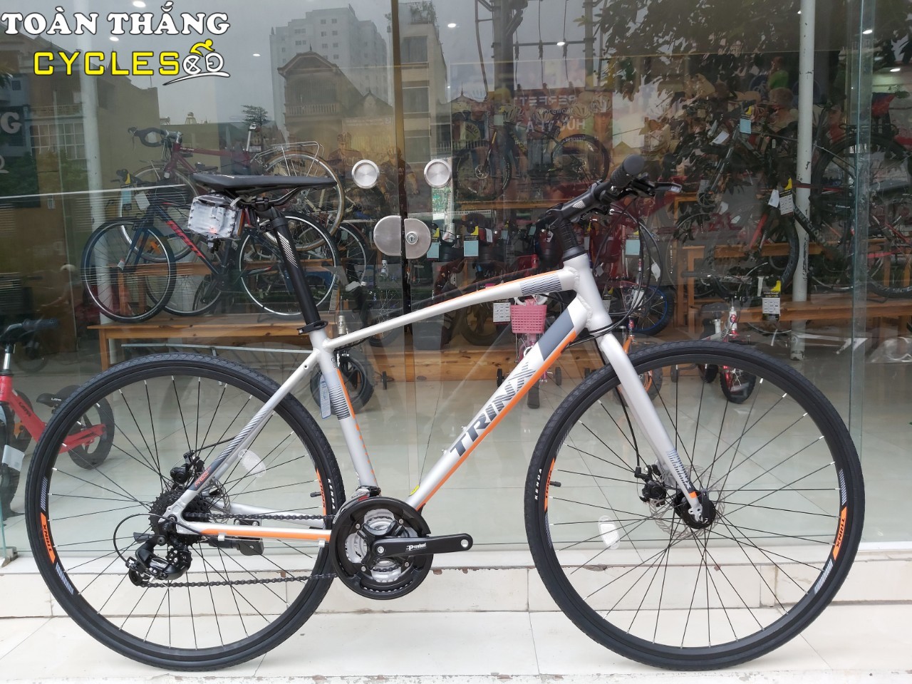 Xe đạp thể thao TRINX FREE 2.0 2019 Grey Orange