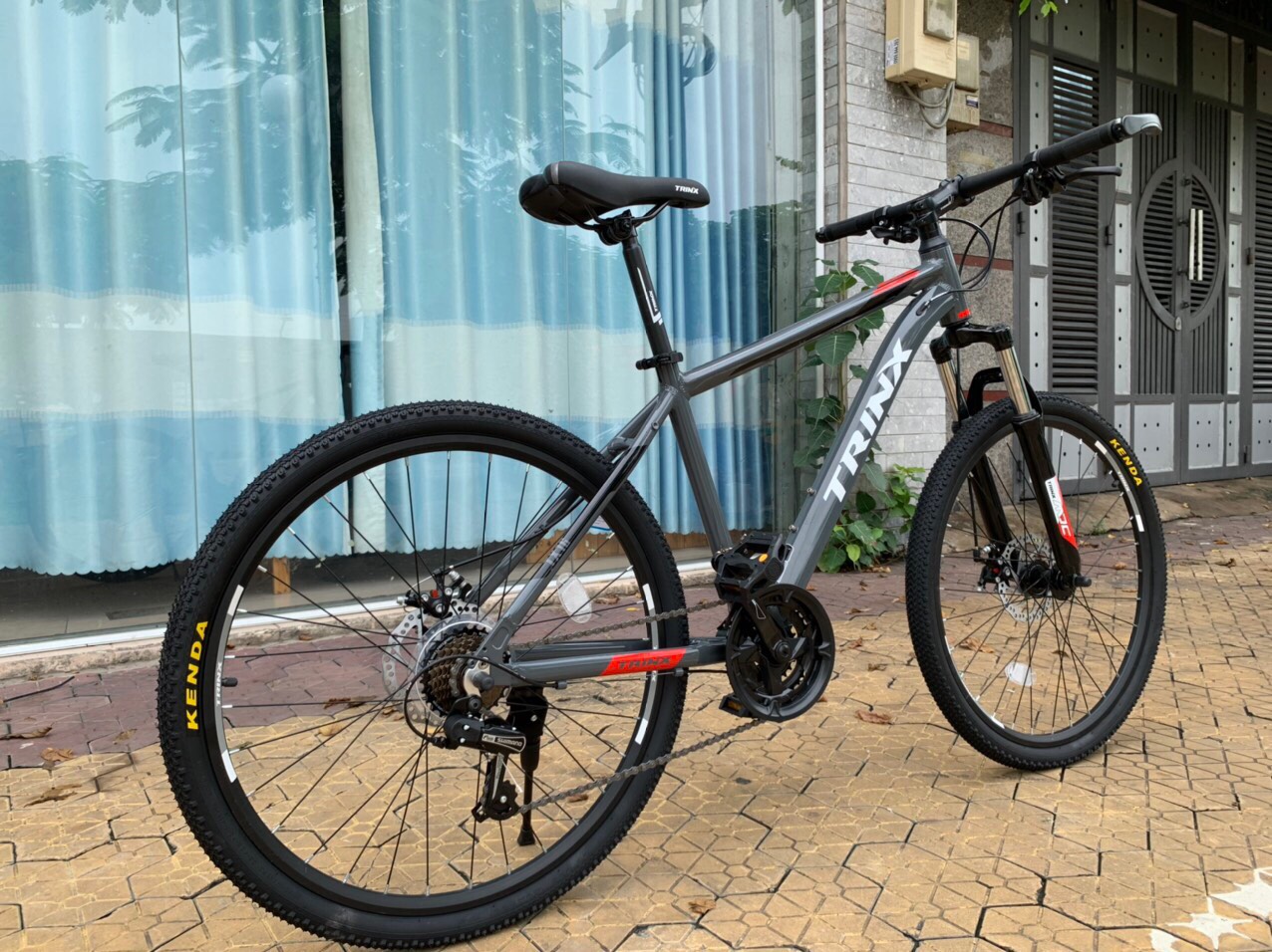 Xe đạp địa hình TrinX TX16 26 2020 Xám Đỏ