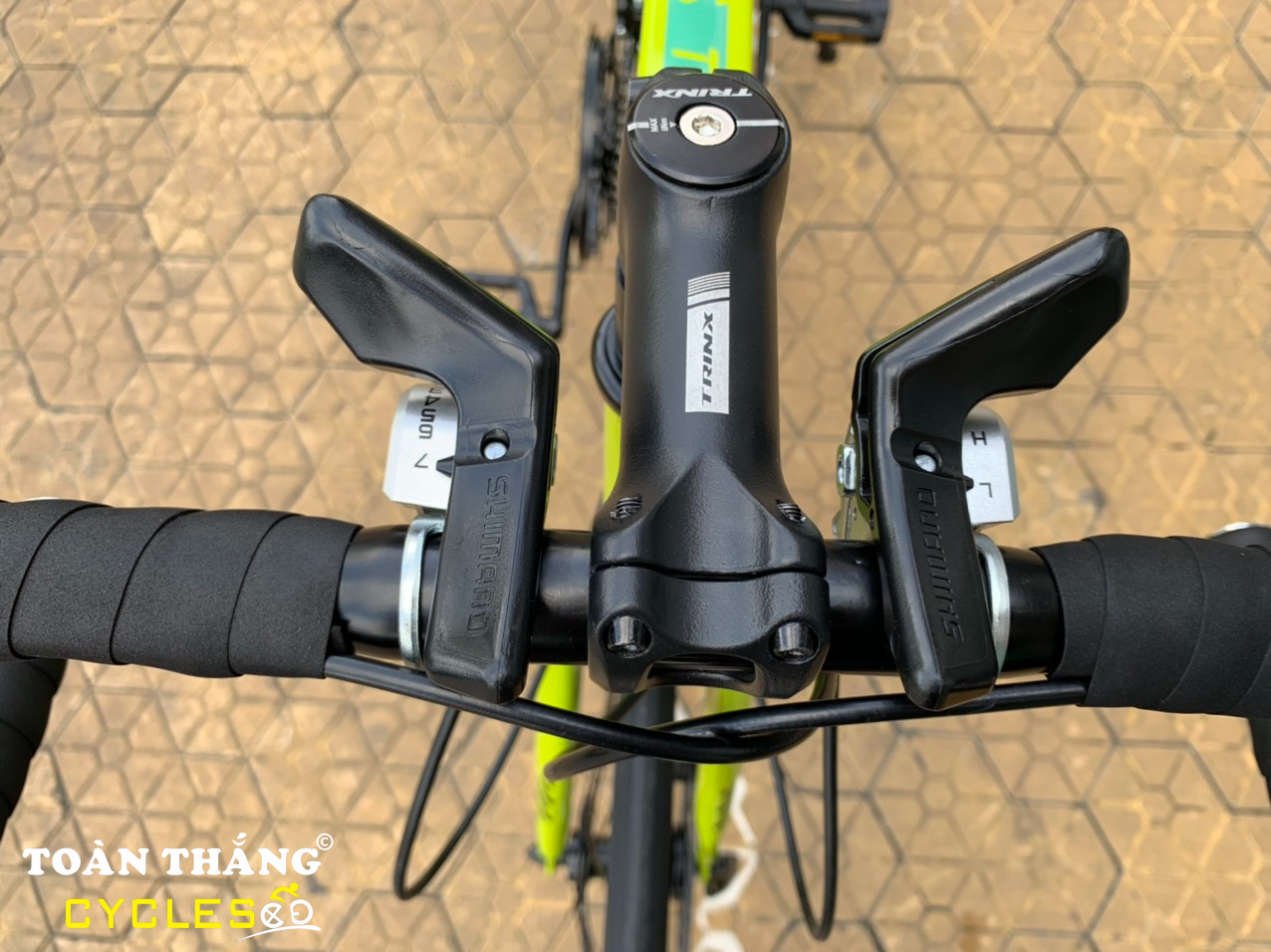 Xe đạp đua TrinX Tempo 1.1 Dics 2020 Vàng chanh