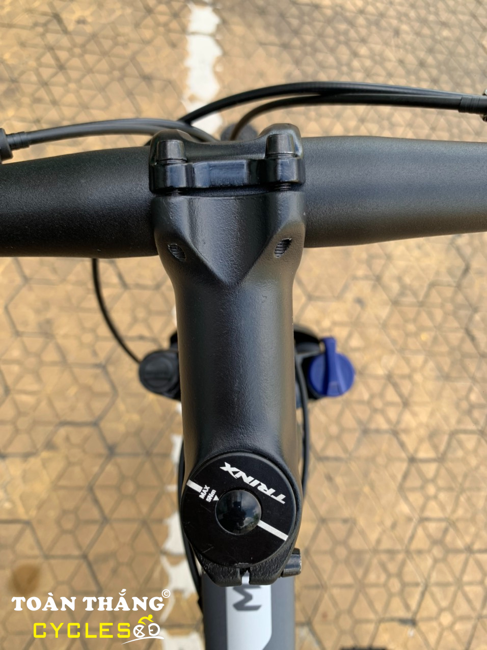 Xe đạp địa hình TRINX M136 2021 Xám Cam pô tăng