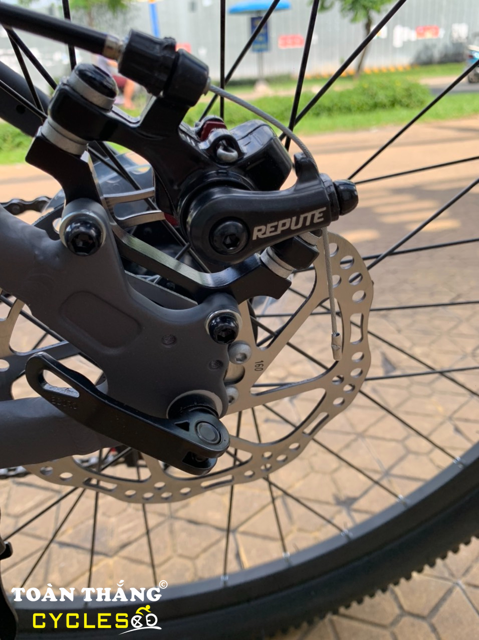 Xe đạp địa hình TRINX M136 2021 Xám Cam thắng đĩa cơ