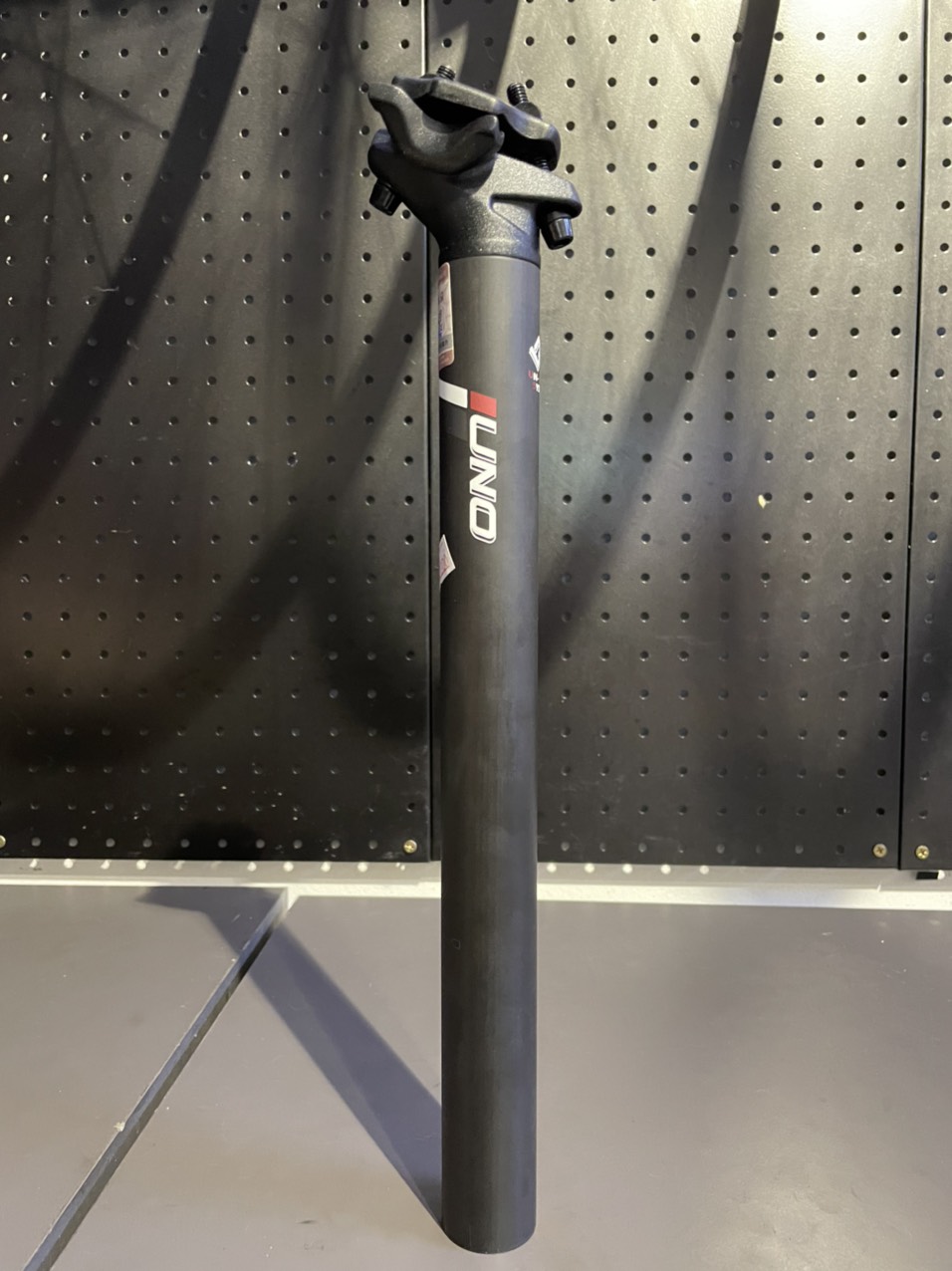 Cọc yên xe đạp Carbon UNO 31.6mm dài 350mm