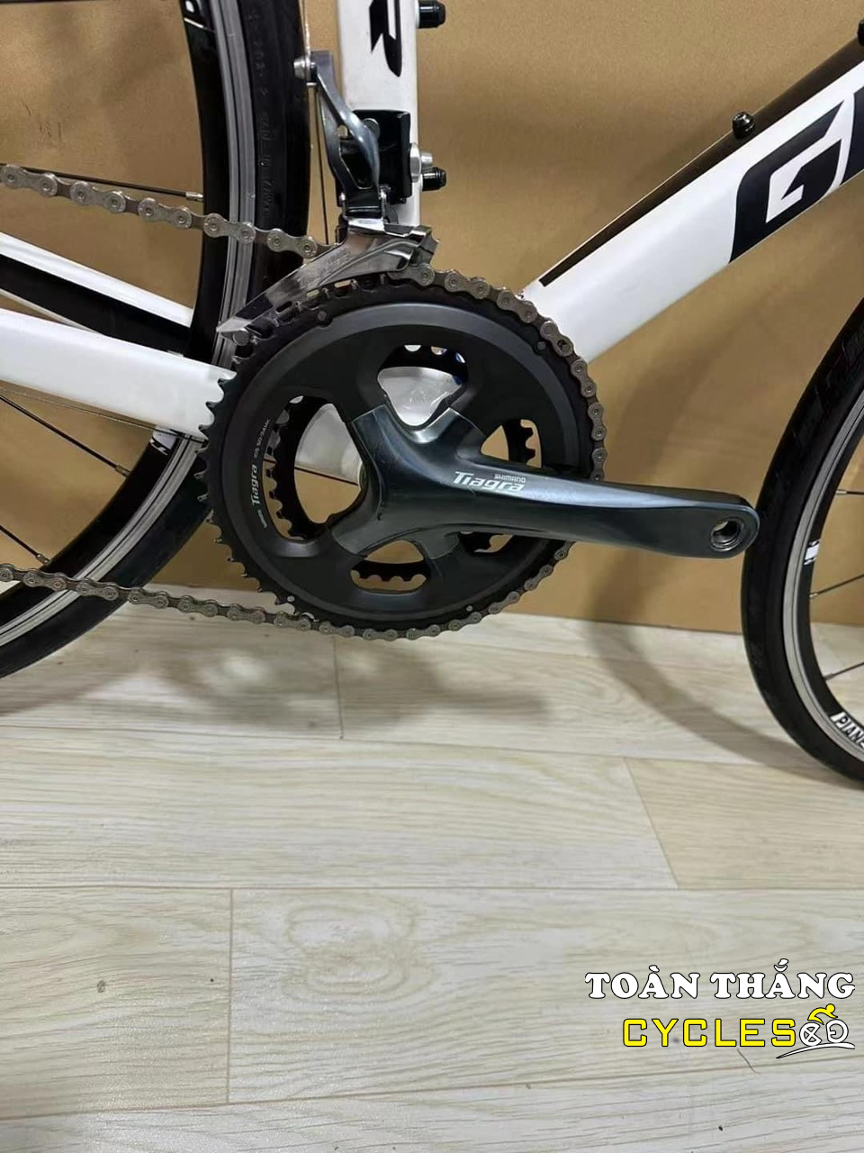 Xe đạp đua Giant TCR Tiagra 4700 Trắng đen 98%