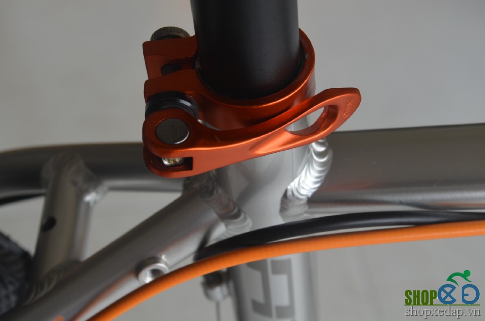 Xe đạp địa hình Jett Atom Sport Silver 2015 khóa yên