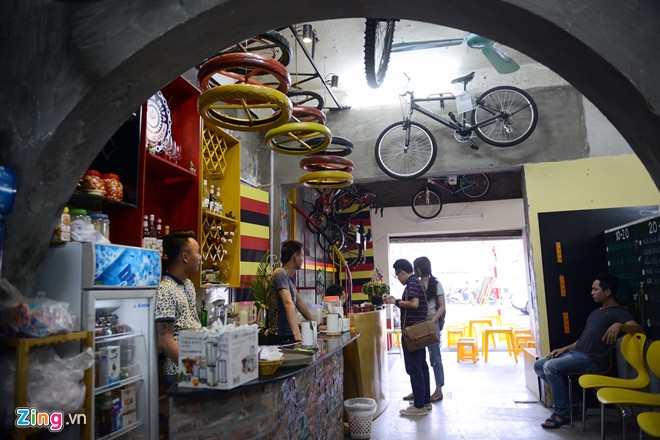 Tận dụng phụ tùng xe đạp cũ mở quán cà phê