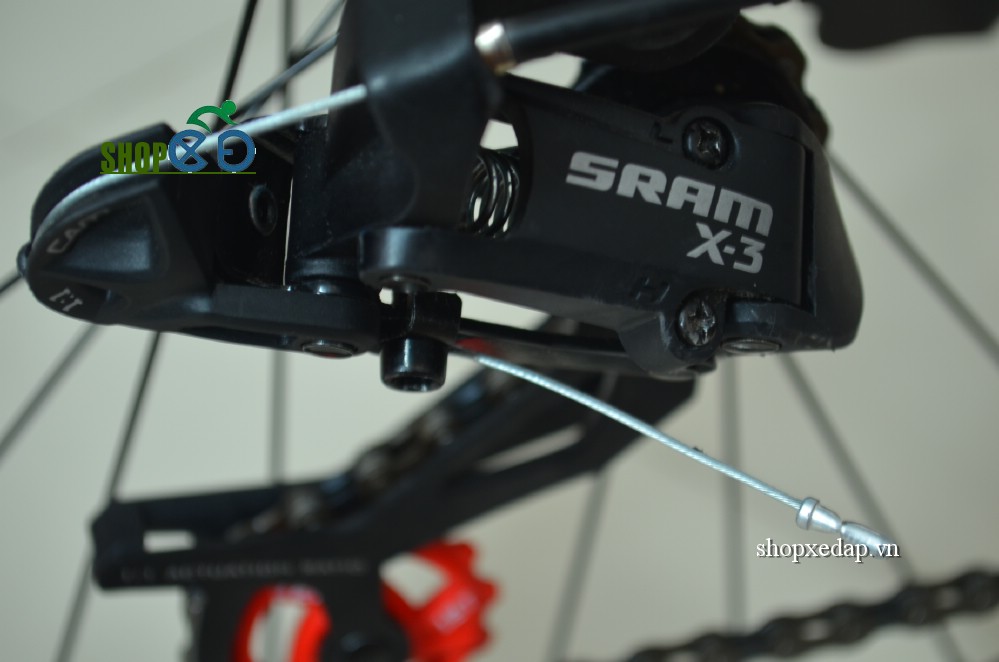 Xe đạp thể thao TrinX X1 đề sau SRAM