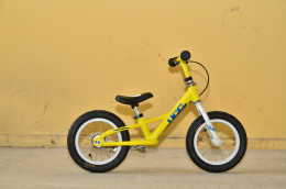Xe đạp cân bằng UCC Boy 121 Vàng