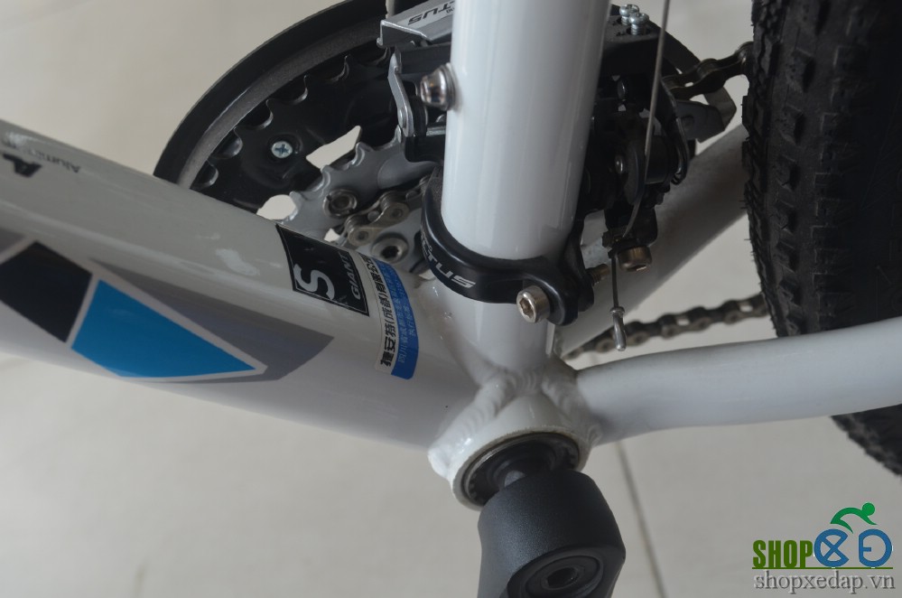 Xe đạp địa hình GIANT 2016 ATX 735  trục giữa