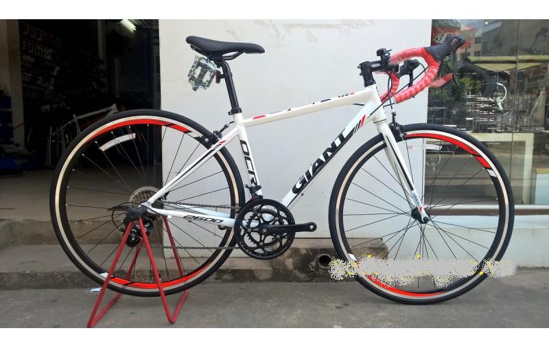 Xe đạp đua Giant OCR 2600 2017 trắng đỏ white red