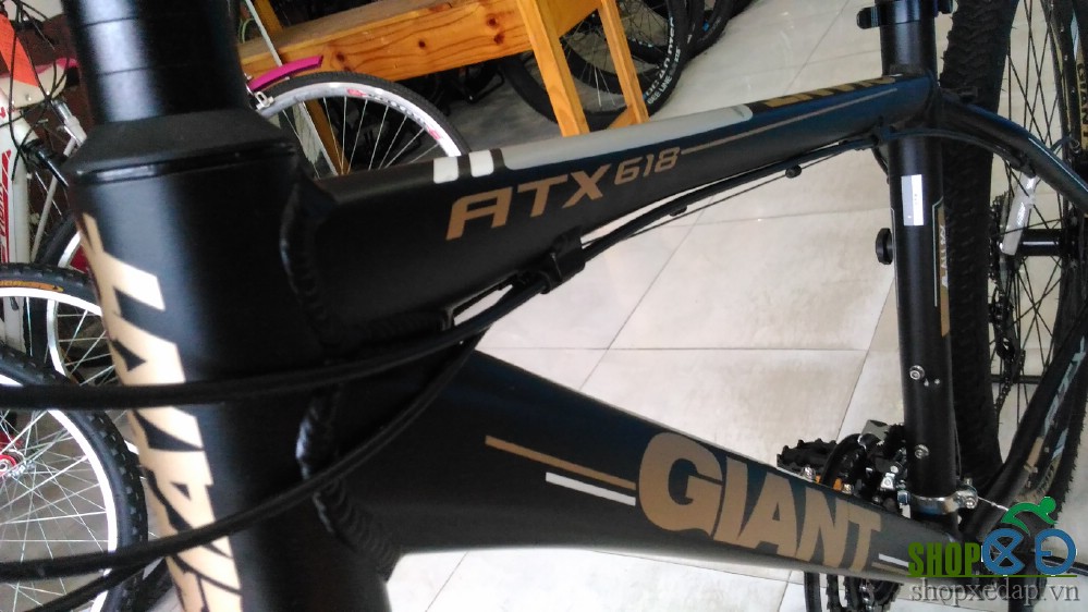 Xe đạp địa hình GIANT 2018 ATX 618 Đen đồng
