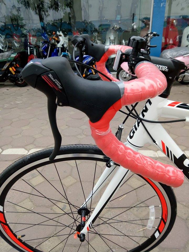 Xe đạp đua Giant OCR 2600 2017 Trắng đen đỏ