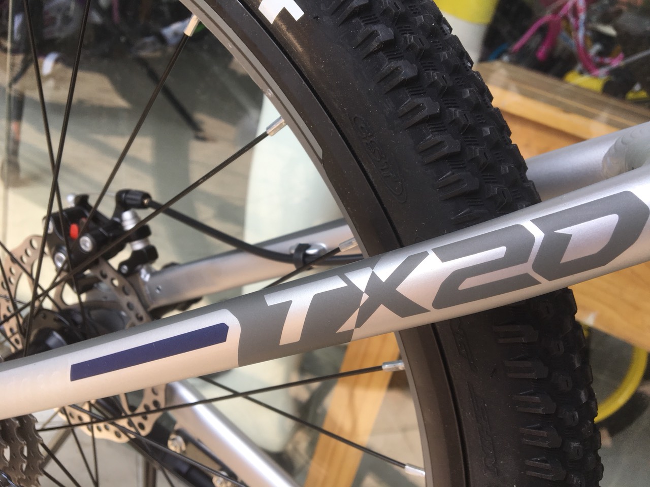 Xe đạp địa hình TrinX TX20 2018 Silver Black