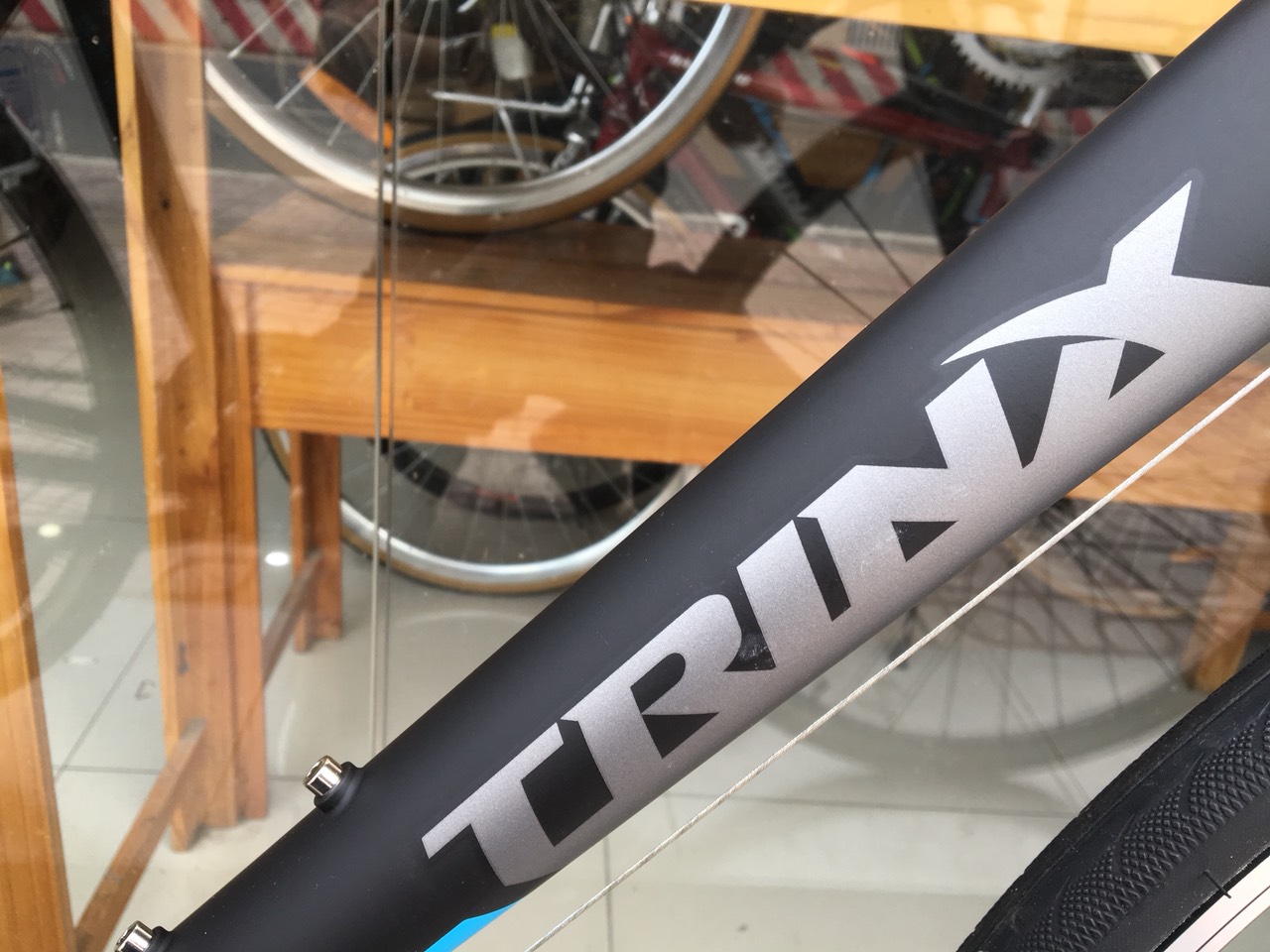 Xe đạp thể thao TRINX FREE 1.0 2019 Black Red