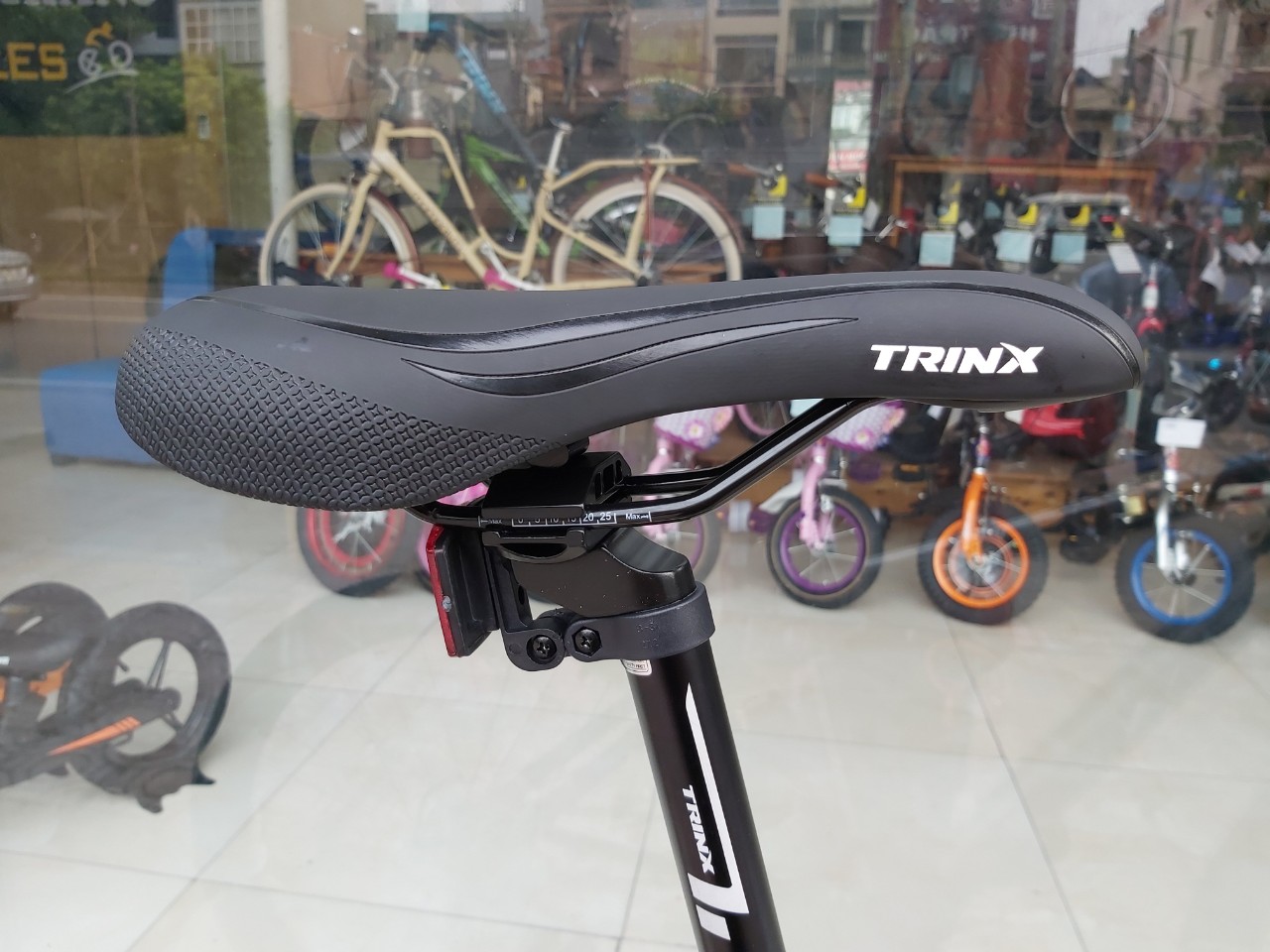 Xe đạp địa hình TrinX TX18 2019 White Red