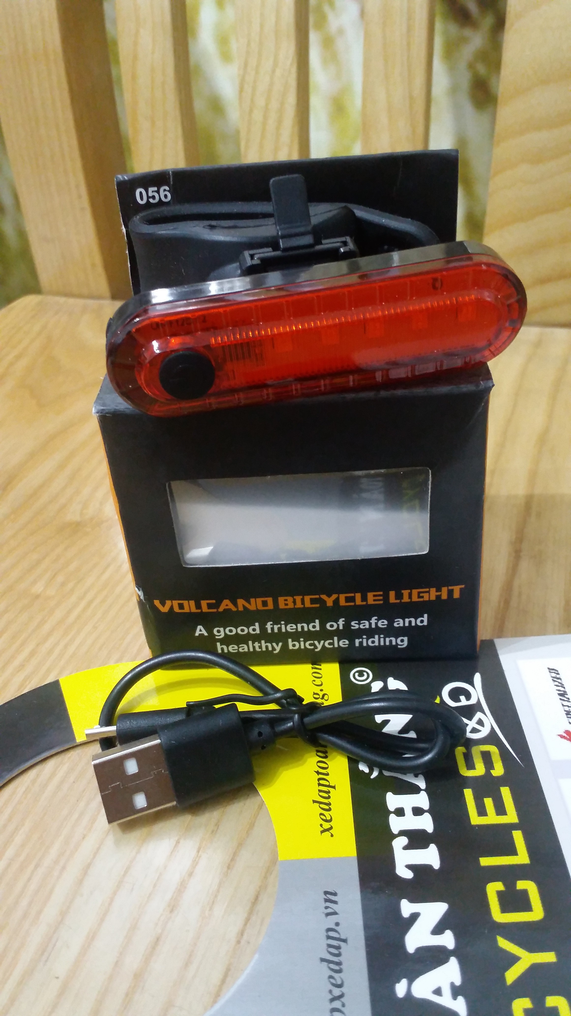 Đèn hậu sạc USB 5Led