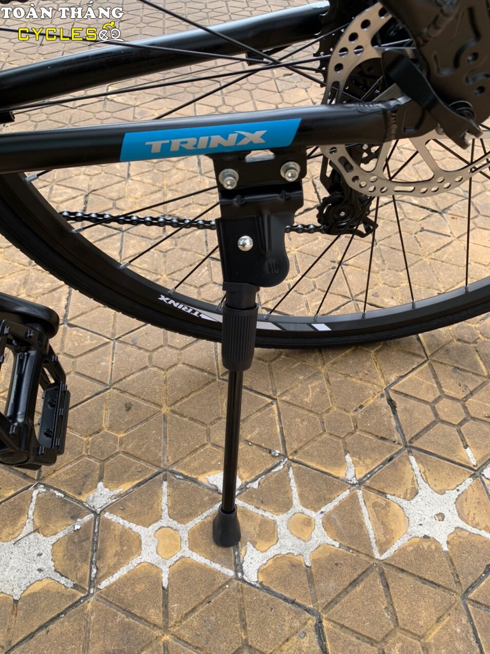Xe đạp thể thao TRINX FREE 2.0 2020 Matt Black Blue Silver