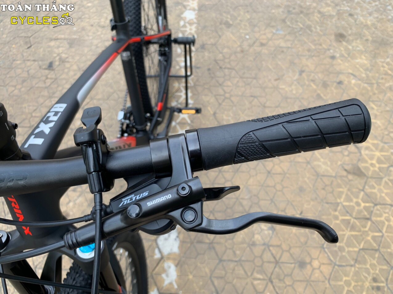 Xe đạp địa hình TRINX TX28 2021 Đen đỏ