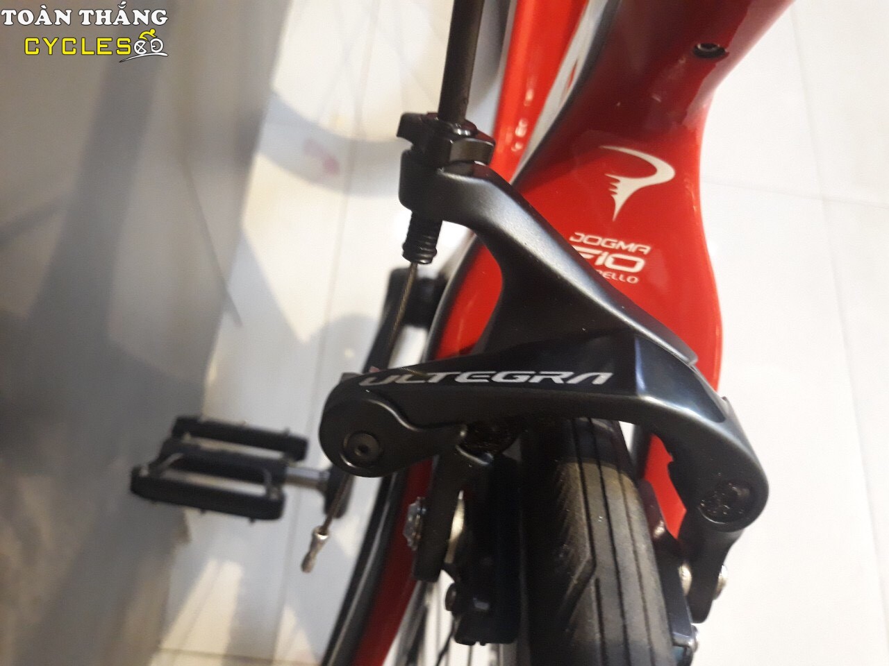 Xe đạp đua Pinarello F10 Black Red R8000 SpeedX