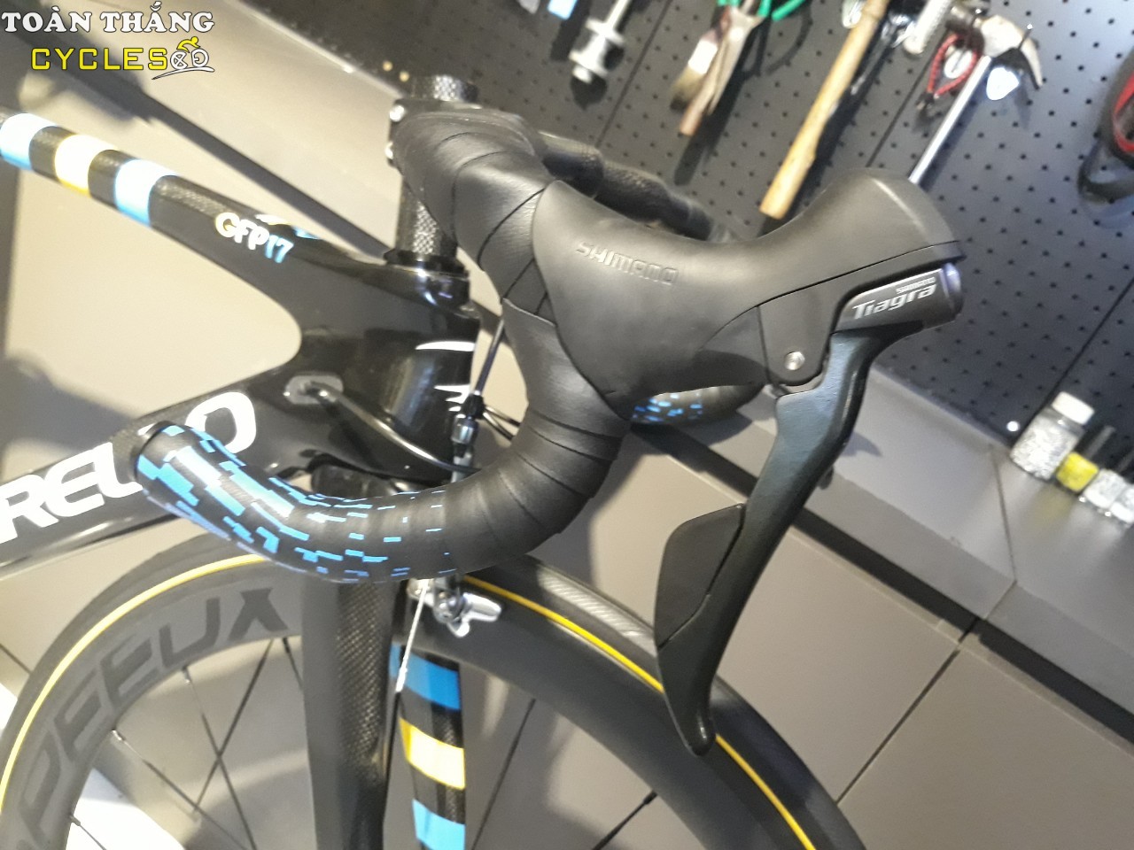 Xe đạp đua Pinarello F10 Tiagra 4700 Black