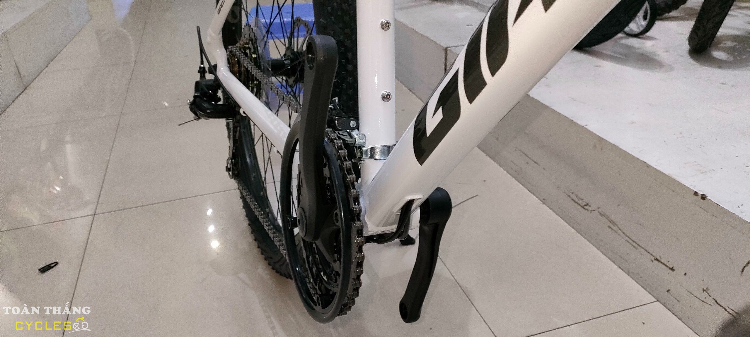 Xe đạp địa hình GIANT ATX 720 2022 Trắng