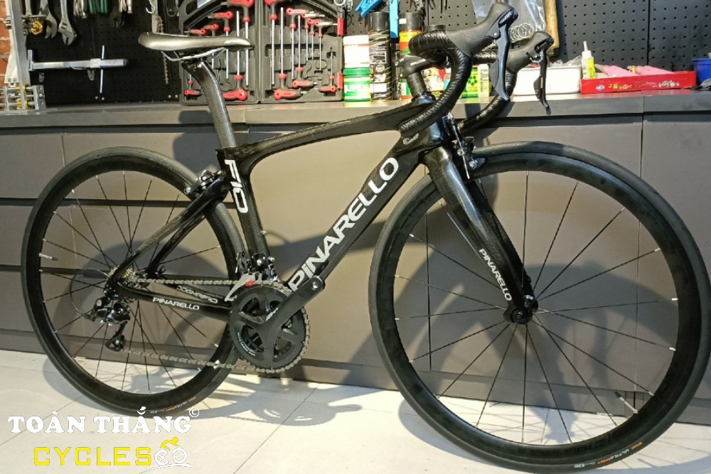 Xe đạp đua Pinarello F10 Sora R3000 Black White