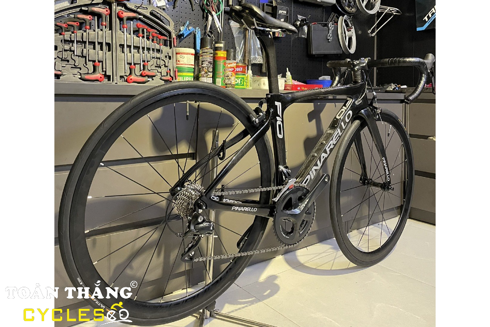 Xe đạp đua Pinarello F10 Sora R3000 Black White