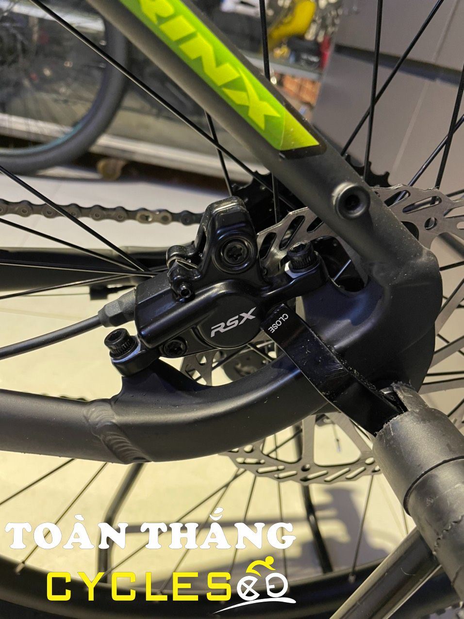 Xe đạp địa hình TRINX Elite D700 Alivio 2022 Black Green 