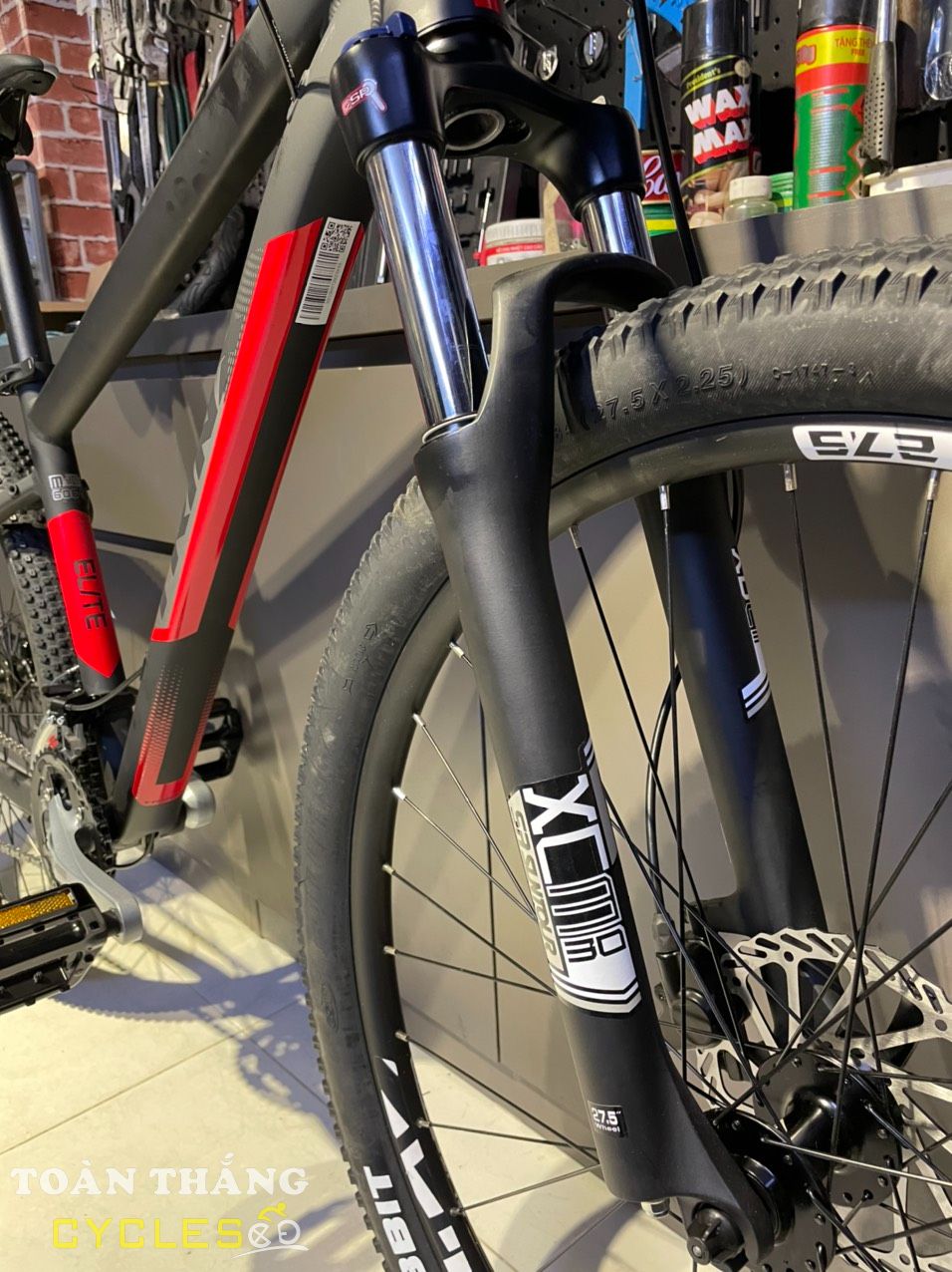 Xe đạp địa hình TRINX Elite D700 Alivio 2022 Black Red