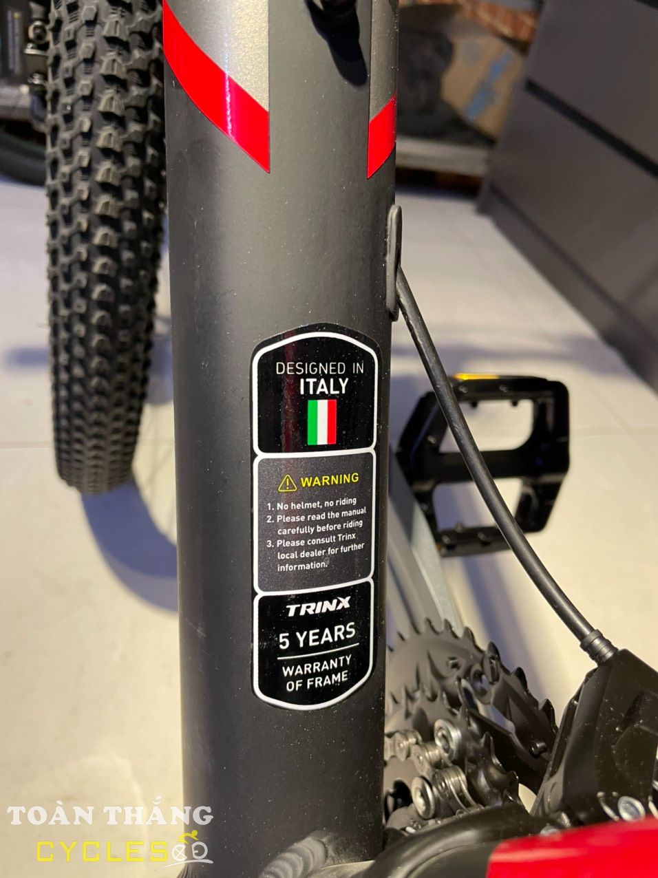 Xe đạp địa hình TRINX Elite D700 Alivio 2022 Black Red