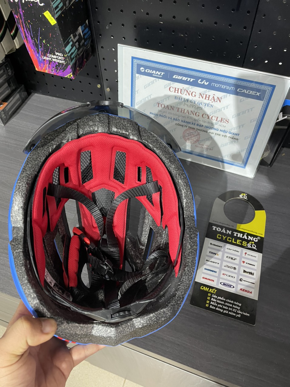 Mũ bảo hiểm xe đạp Win 04 Có kính hít(Xanh dương đỏ)