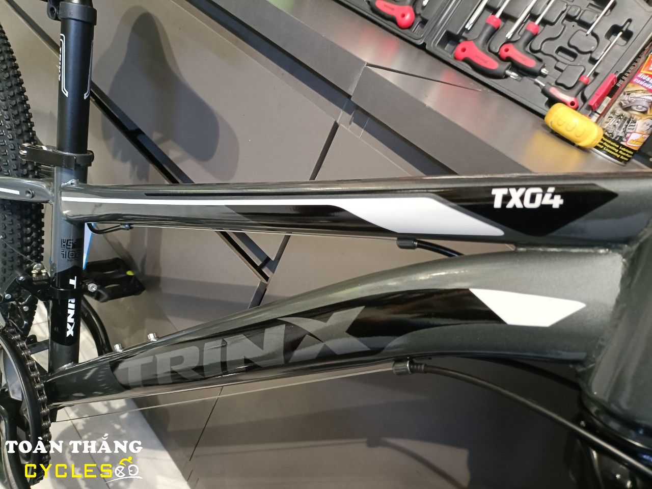 Xe đạp địa hình TrinX TX04 2021 Xám đen
