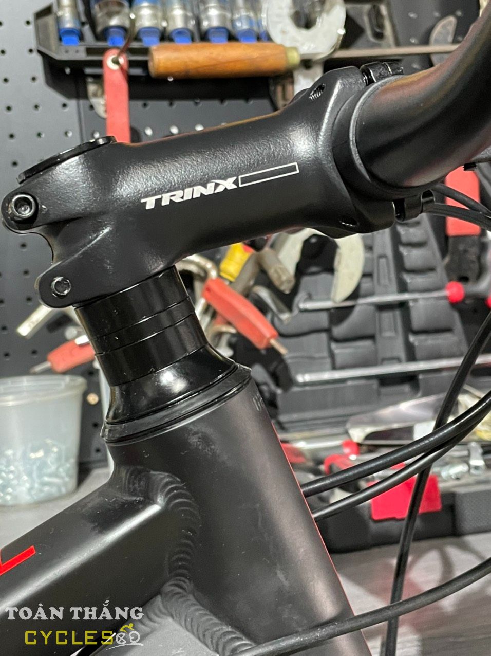 Xe đạp địa hình TrinX TR218 27.5 2022 Đen Đỏ