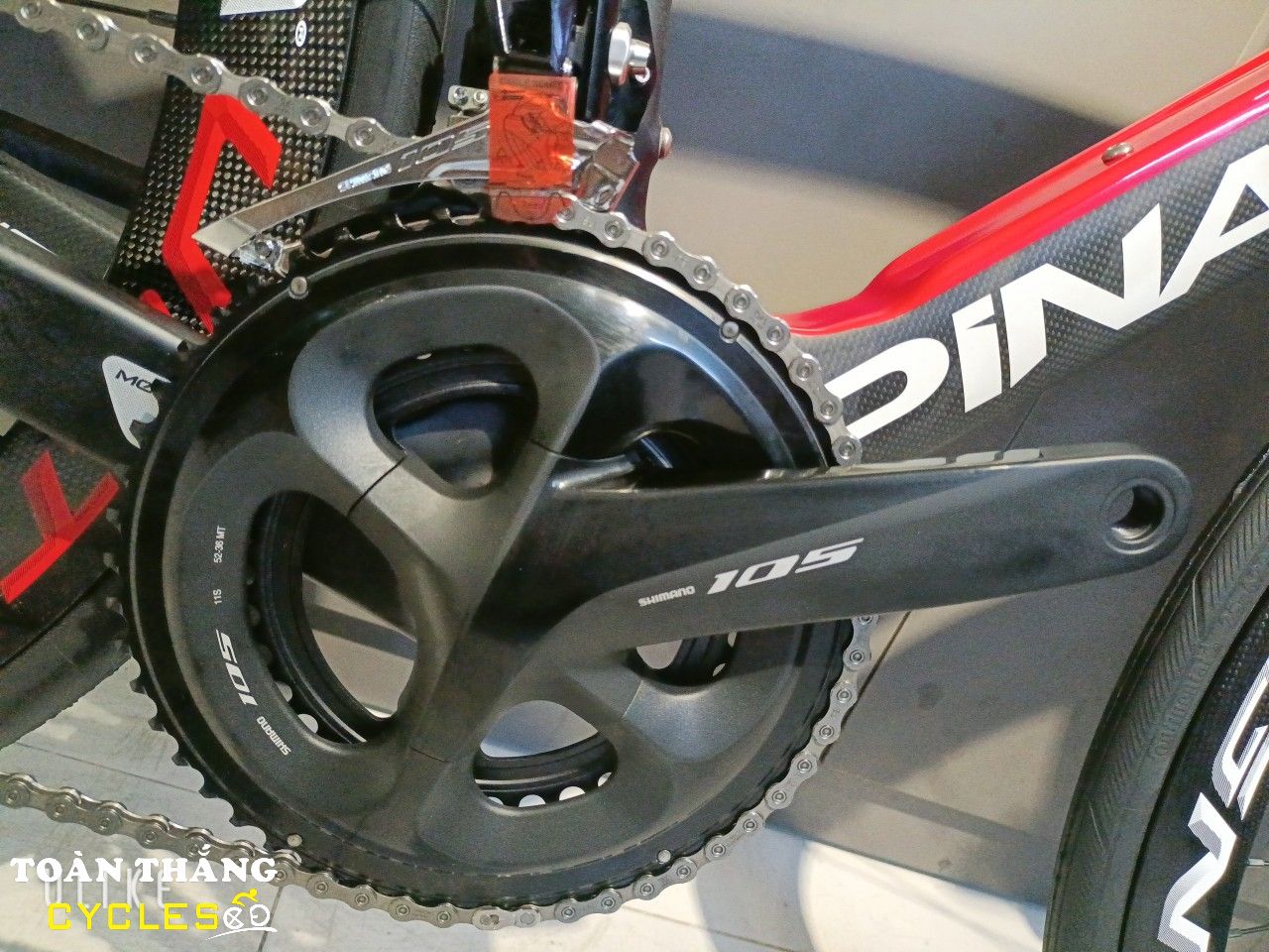 Xe đạp đua Pinarello F12 44 Black Red R7020 Disc Full Carbon