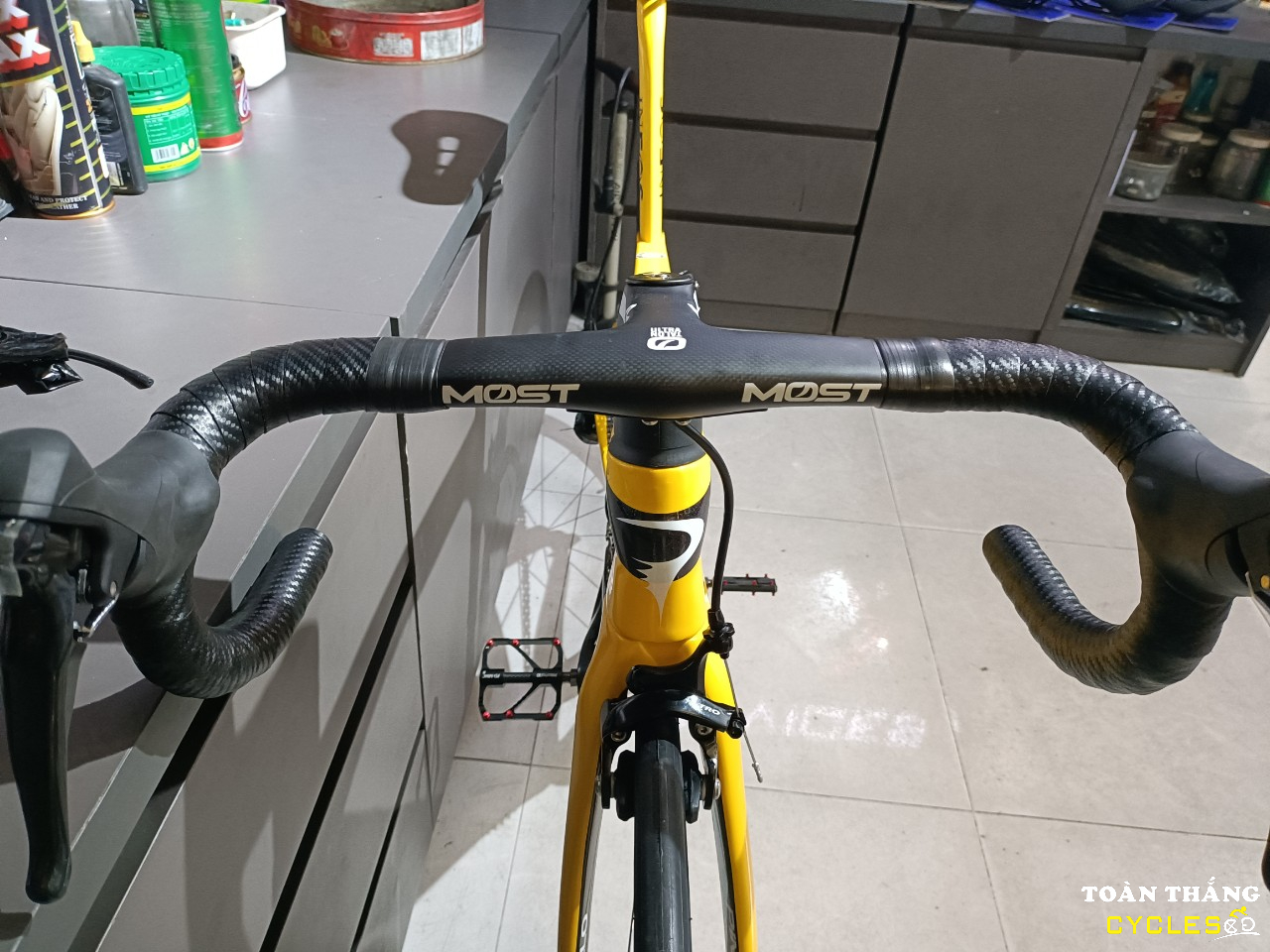 Xe đạp đua Pinarello F12 Sora R3000  Yelow Back