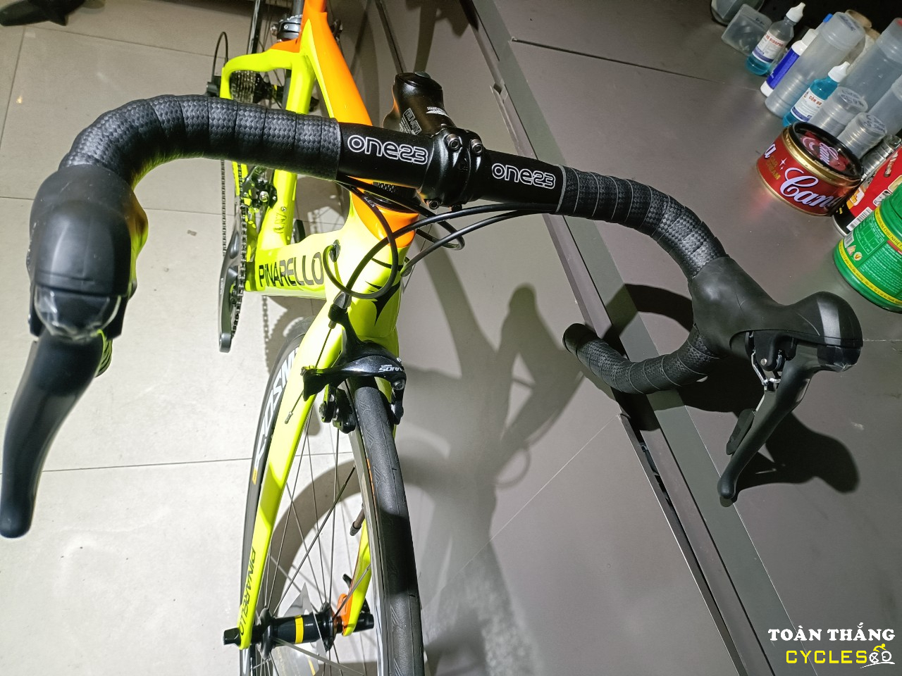 Xe đạp đua Pinarello F10 R2000 Claris Xanh chuối Cam