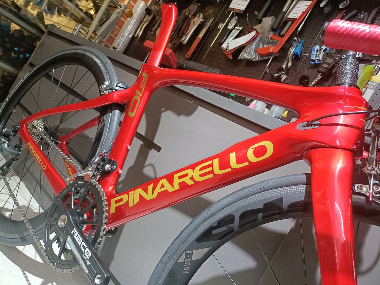 Xe đạp Pinarello F10 Tiagra R4700 Full Carbon