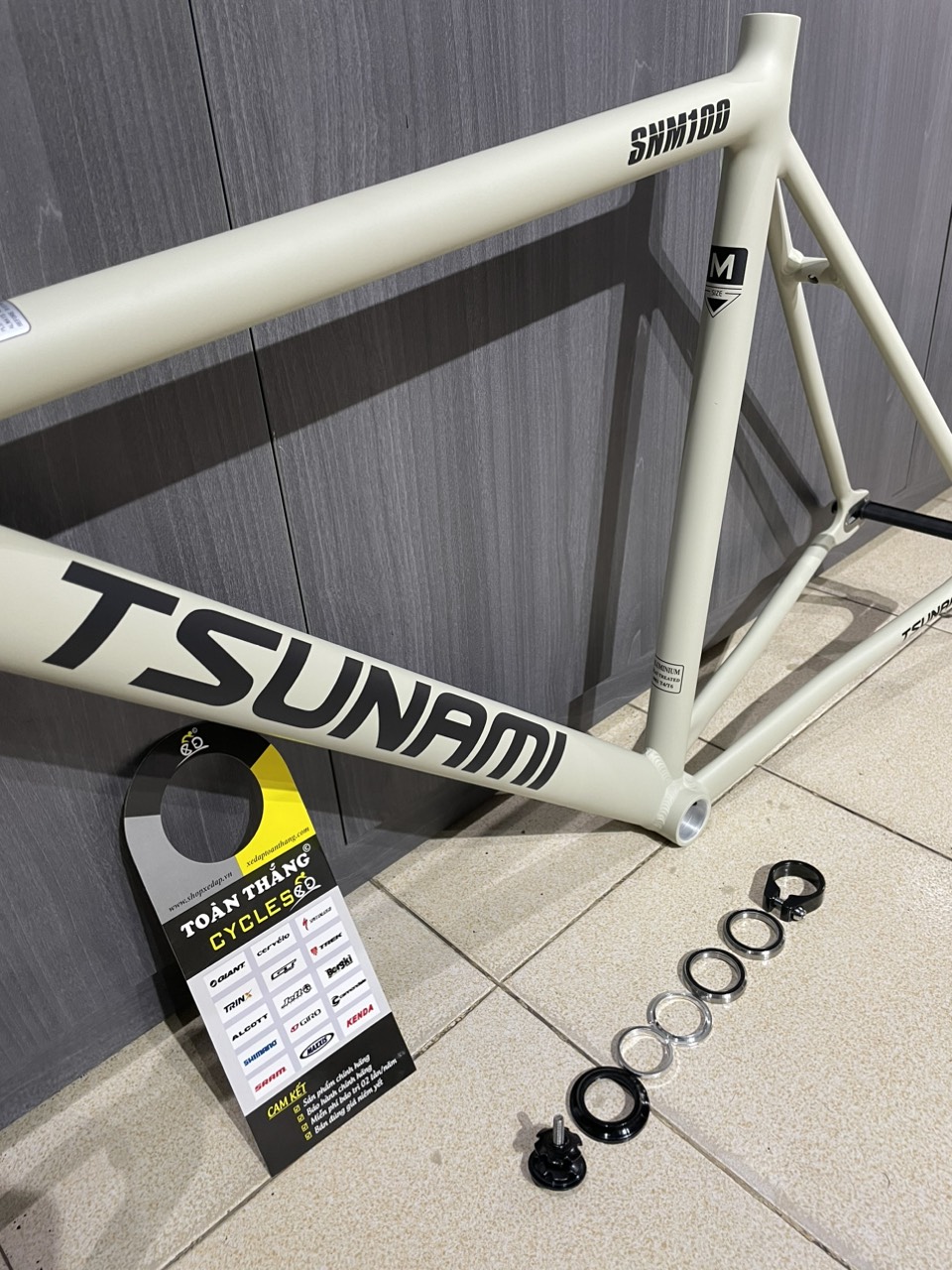 Khung sườn xe đạp Fixed Gear Tsunami SNM100 Grayish White