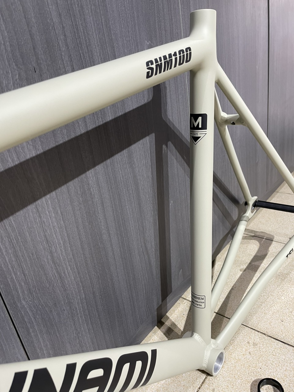 Khung sườn xe đạp Fixed Gear Tsunami SNM100 Grayish White