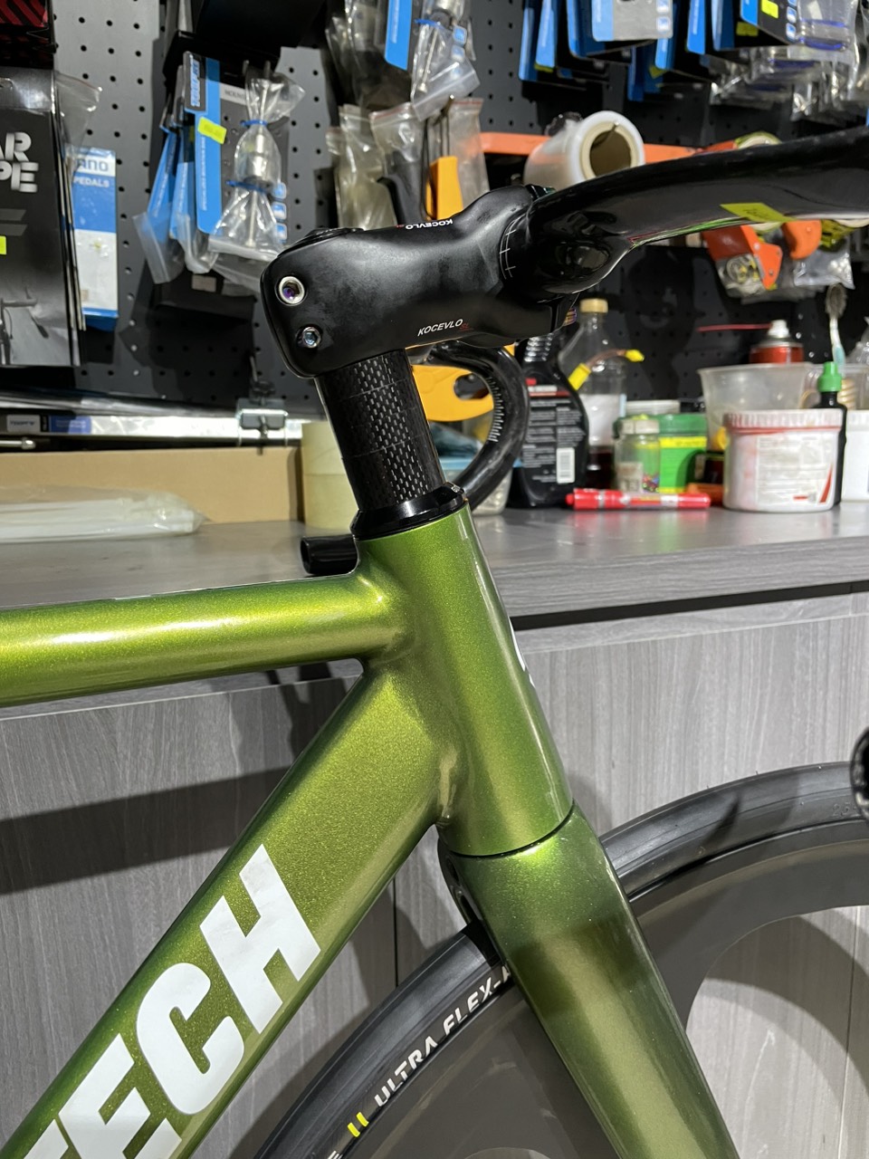 Xe đạp Fixed Gear Intro7Tech xanh trắng