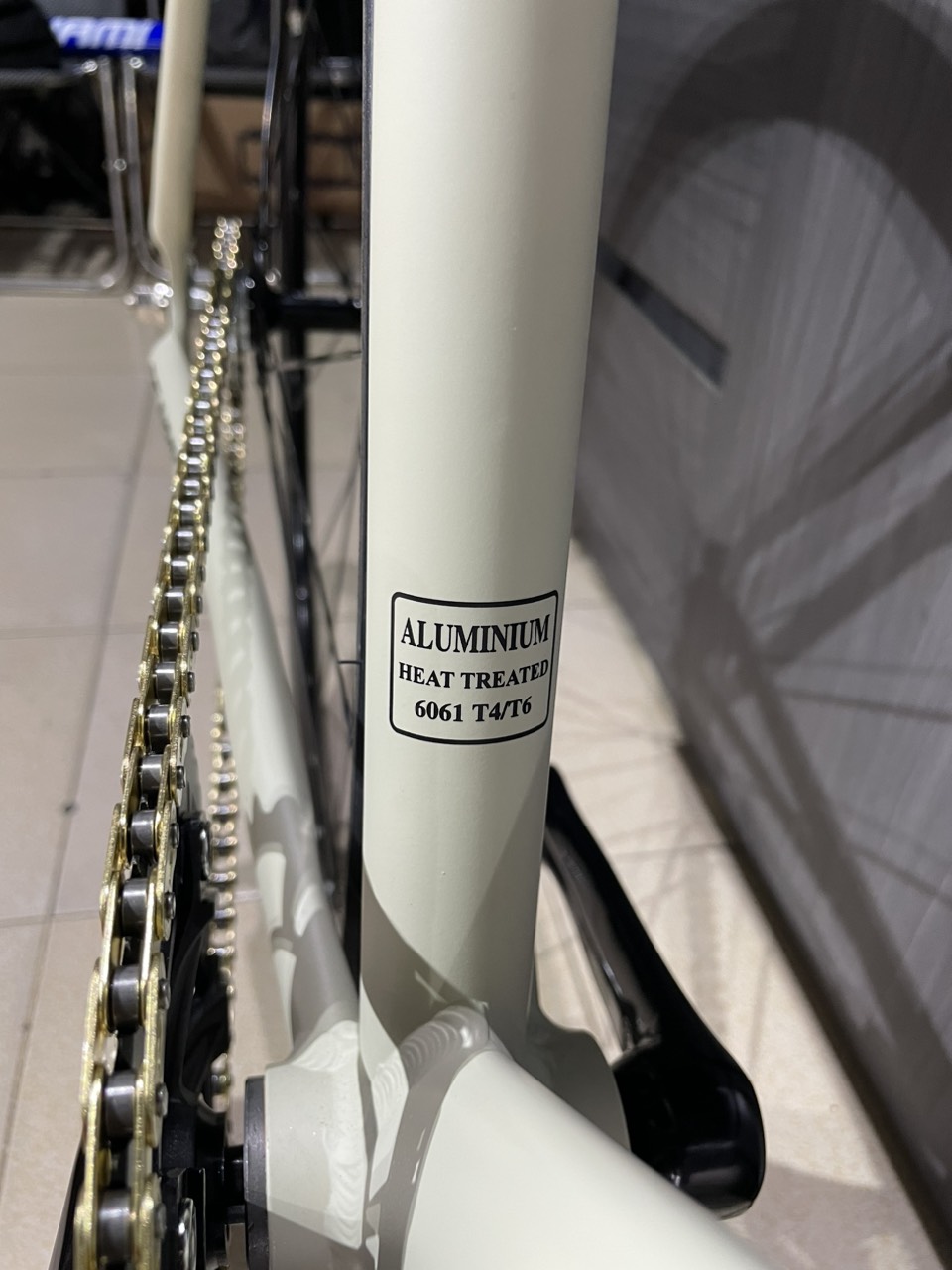 Xe đạp Fixed Gear Tsunami Full nhôm Cơ bản 9 Kem