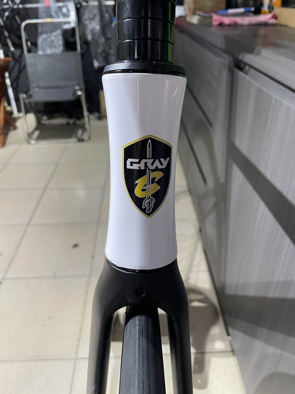 Xe đạp Fixed Gear Gray Full nhôm White 3 đao đen